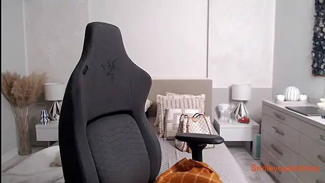 Smileyouarehere online show from September 2025 03:12:01 AM