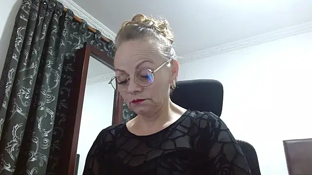 asleycavta online show from November 2025 10:53:02 PM