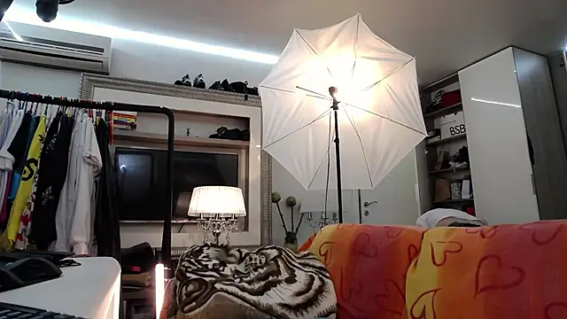 ILoveToFeelU online show from October 2025 02:48:01 PM