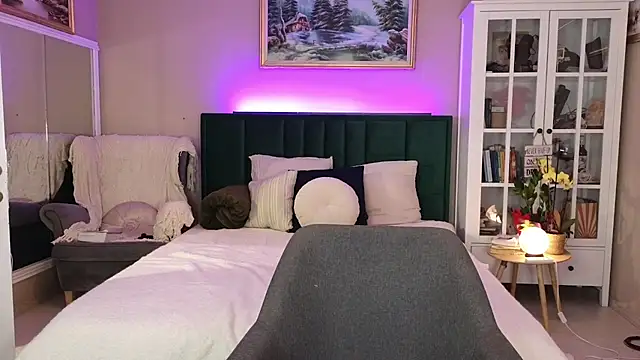 JoanneGG online show from March 2025 10:18:02 AM