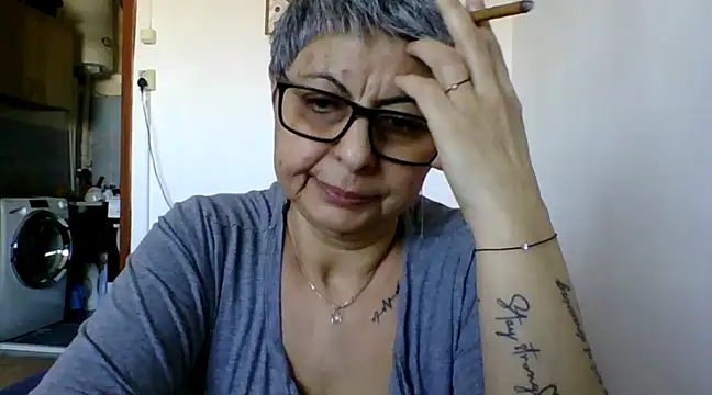 roseblak42 online show from March 2025 02:21:02 PM