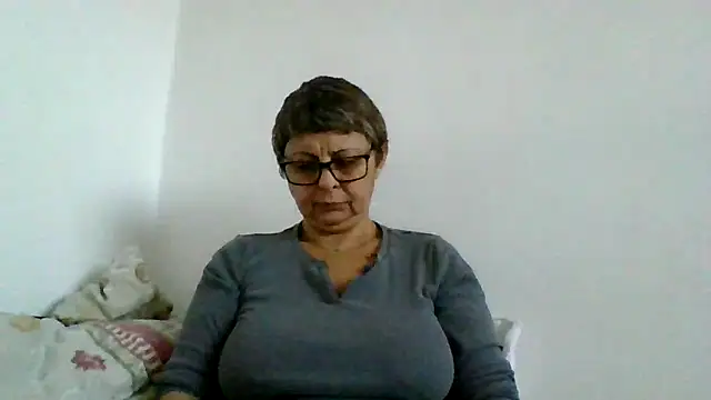 roseblak42 online show from November 2025 02:06:01 PM