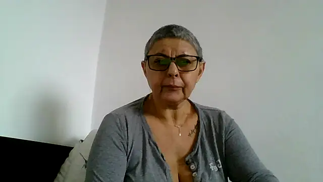 roseblak42 online show from December 2025 11:59:01 AM