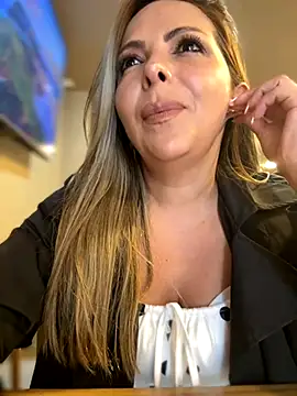  Abril-Office1 online show from September 2025 03:15:01 PM