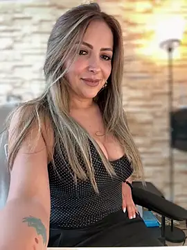  Abril-Office1 online show from February 2026 03:30:02 PM