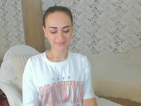 AmaliaCrystal online show from November 2025 09:04:02 PM