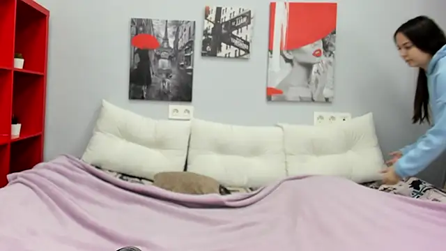 Tiny JuJu online show from October 2025 01:39:01 AM