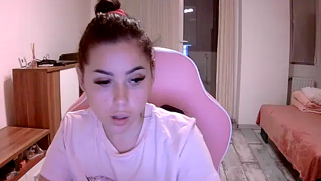 LovelyJulliette online show from October 2025 05:32:02 PM