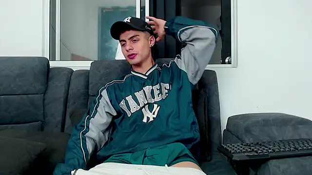 Stiven CL online show from October 2025 04:24:01 AM