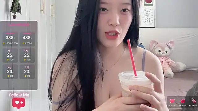 Snapshot of rose-u chatting on May 2026 01:23:02 AM rose-u online show from May 2026 01:23:02 AM