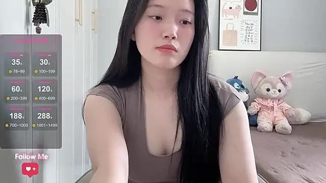 Snapshot of rose-u chatting on May 2026 01:57:16 AM rose-u online show from May 2026 01:57:16 AM