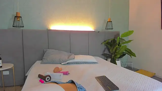 LiaVelez online show from March 2025 12:45:02 PM