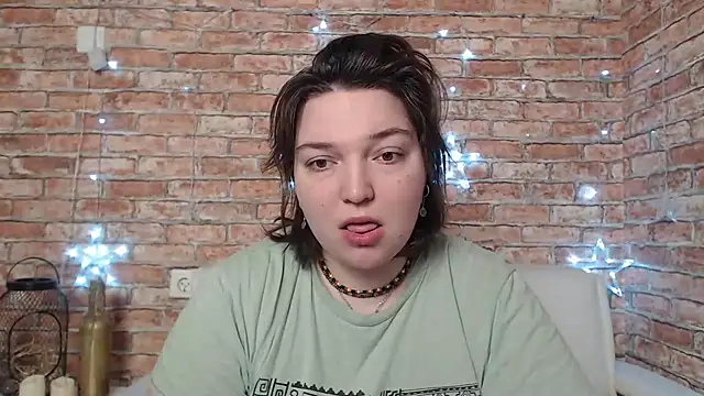 Amelia Kiss  online show from February 2025 12:43:01 AM