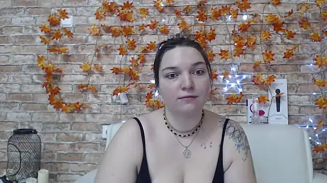 Amelia Kiss  online show from November 2025 12:43:02 AM