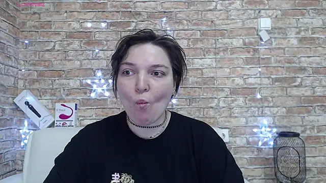 Amelia Kiss  online show from February 2026 12:58:02 AM