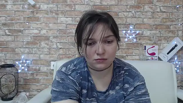 Amelia Kiss  online show from April 2026 01:00:01 AM