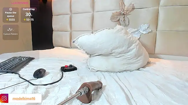 Kima1  online show from January 2025 11:02:01 PM