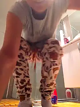 Snapshot of Pussy69Kat chatting on November 2025 10:52:02 AM Pussy69Kat online show from November 2025 10:52:02 AM