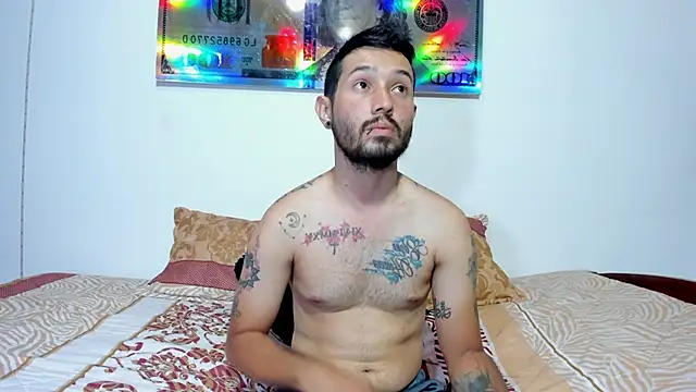 Snapshot of Bad_Couple_1 chatting on December 2024 10:57:02 PM Bad Couple 1 online show from December 2024 10:57:02 PM