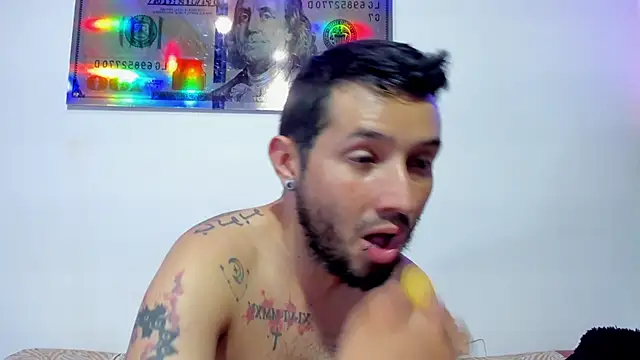 Snapshot of Bad_Couple_1 chatting on January 2025 07:55:02 AM Bad Couple 1 online show from January 2025 07:55:02 AM