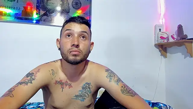 Snapshot of Bad_Couple_1 chatting on January 2025 06:00:01 AM Bad Couple 1 online show from January 2025 06:00:01 AM