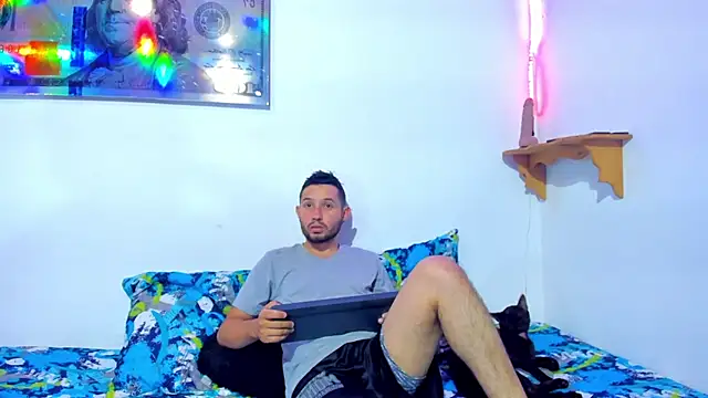 Snapshot of Bad_Couple_1 chatting on January 2025 05:09:01 AM Bad Couple 1 online show from January 2025 05:09:01 AM