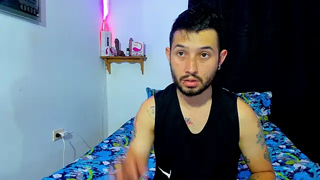 Snapshot of Bad_Couple_1 chatting on February 2025 06:54:01 AM Bad Couple 1 online show from February 2025 06:54:01 AM