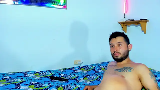 Snapshot of Bad_Couple_1 chatting on February 2025 03:57:02 AM Bad Couple 1 online show from February 2025 03:57:02 AM