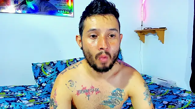 Snapshot of Bad_Couple_1 chatting on February 2025 01:41:01 AM Bad Couple 1 online show from February 2025 01:41:01 AM