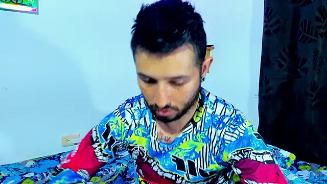 Snapshot of Bad_Couple_1 chatting on February 2025 08:27:02 AM Bad Couple 1 online show from February 2025 08:27:02 AM