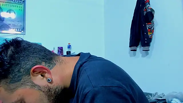 Snapshot of Bad_Couple_1 chatting on October 2025 01:24:02 AM Bad Couple 1 online show from October 2025 01:24:02 AM