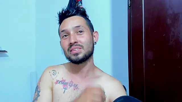 Snapshot of Bad_Couple_1 chatting on October 2025 02:25:02 AM Bad Couple 1 online show from October 2025 02:25:02 AM