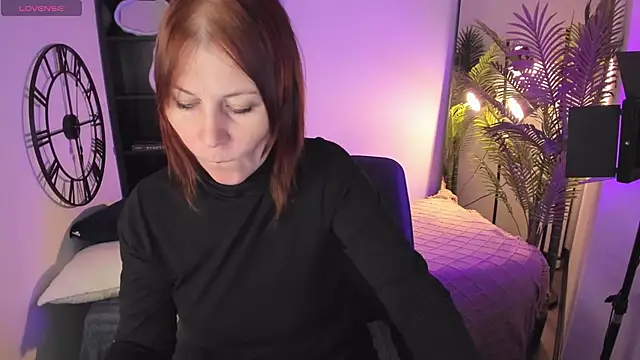 ZoeEast online show from October 2025 01:55:02 PM