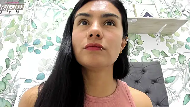 atilanadiaz7 online show from October 2025 04:25:02 PM