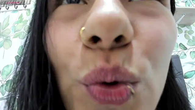 atilanadiaz7 online show from October 2025 03:53:01 PM