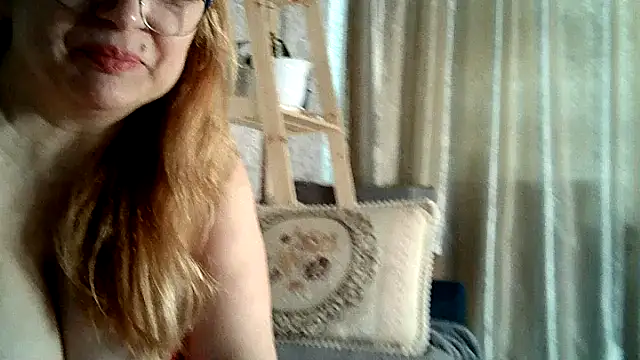 Snapshot of Aline_LoveFlowers chatting on February 2025 12:32:01 PM Aline LoveFlowers online show from February 2025 12:32:01 PM