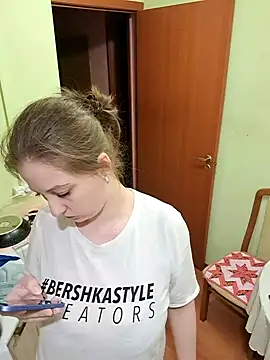 Sakura Green online show from March 2025 06:18:01 PM