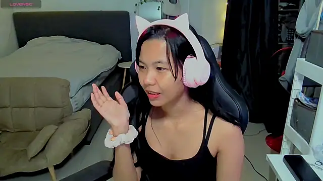 Snapshot of Kana_G chatting on January 2025 03:54:02 PM Kana G online show from January 2025 03:54:02 PM