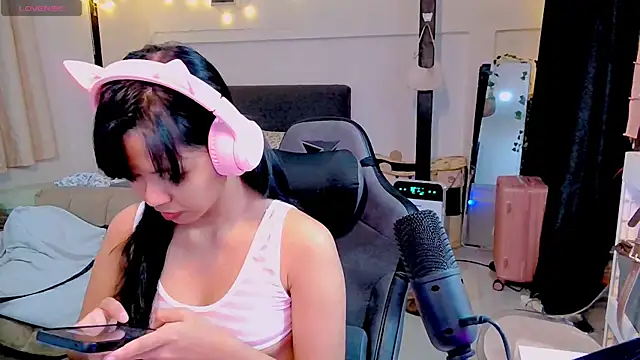 Snapshot of Kana_G chatting on February 2025 01:33:02 PM Kana G online show from February 2025 01:33:02 PM