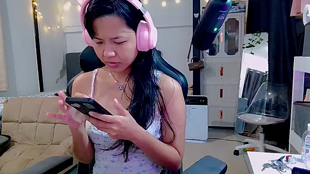 Snapshot of Kana_G chatting on February 2025 04:15:01 AM Kana G online show from February 2025 04:15:01 AM