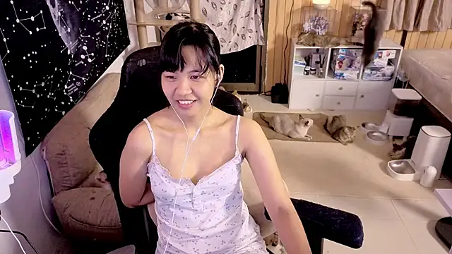 Snapshot of Kana_G chatting on September 2025 03:48:01 PM Kana G online show from September 2025 03:48:01 PM