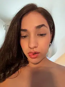 CuteeRose online show from May 2026 05:43:01 PM
