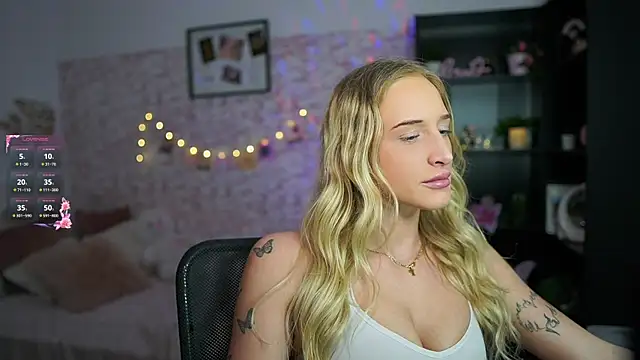 Nicolette  Shea  online show from February 2025 01:55:02 PM