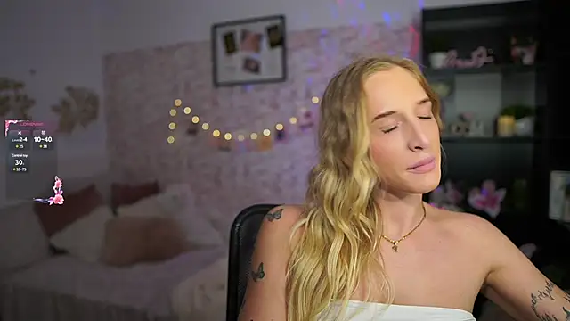 Nicolette  Shea  online show from February 2025 05:04:01 PM