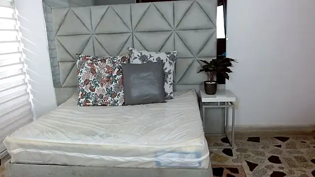 nina pons online show from December 2024 08:55:01 PM