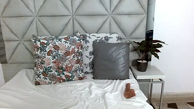 nina pons online show from December 2024 12:02:01 AM