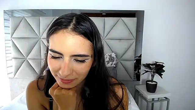 nina pons online show from February 2025 08:34:01 PM