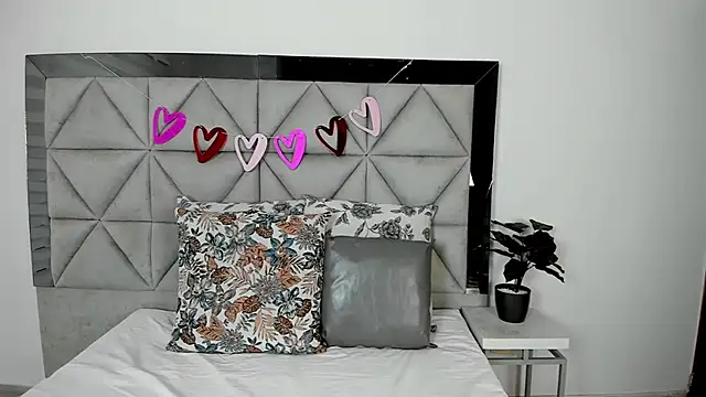 nina pons online show from February 2025 09:52:02 PM