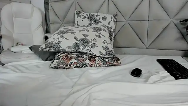 nina pons online show from March 2025 02:05:01 AM