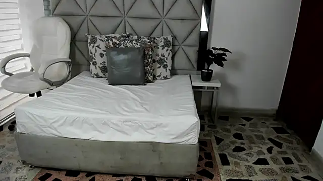 nina pons online show from March 2025 08:19:01 PM